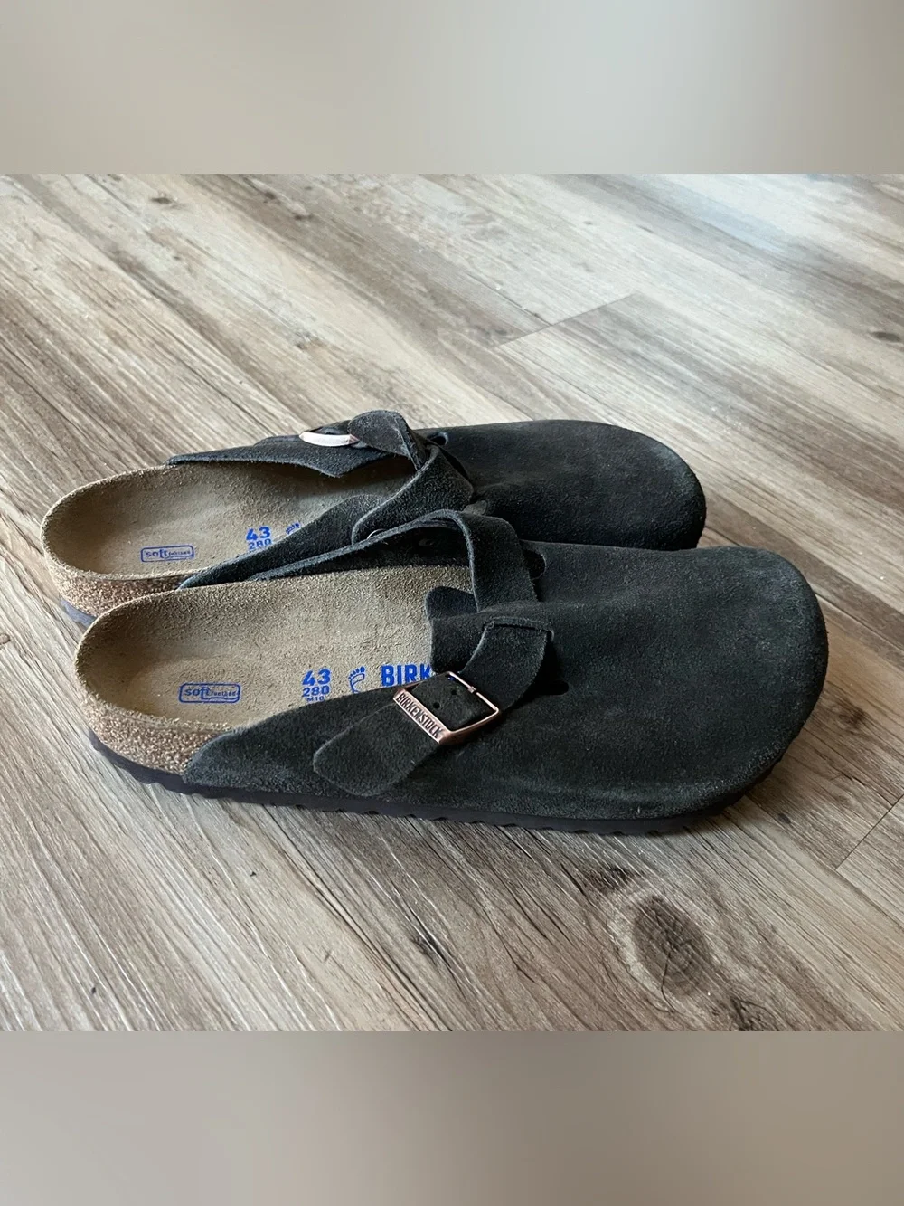 Birkenstock Men's Suede Clog in Dark Gray with Copper Buckle - Picture 4 of 6